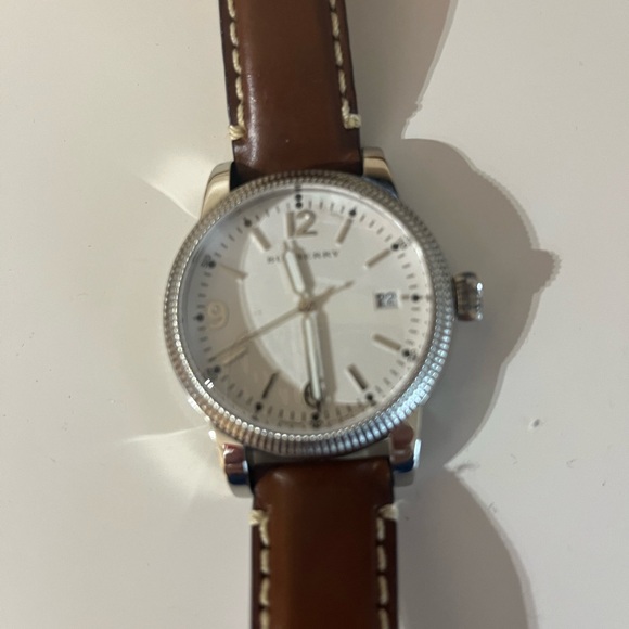 Burberry watch - Picture 1 of 5